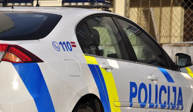 policija110avto-656x381